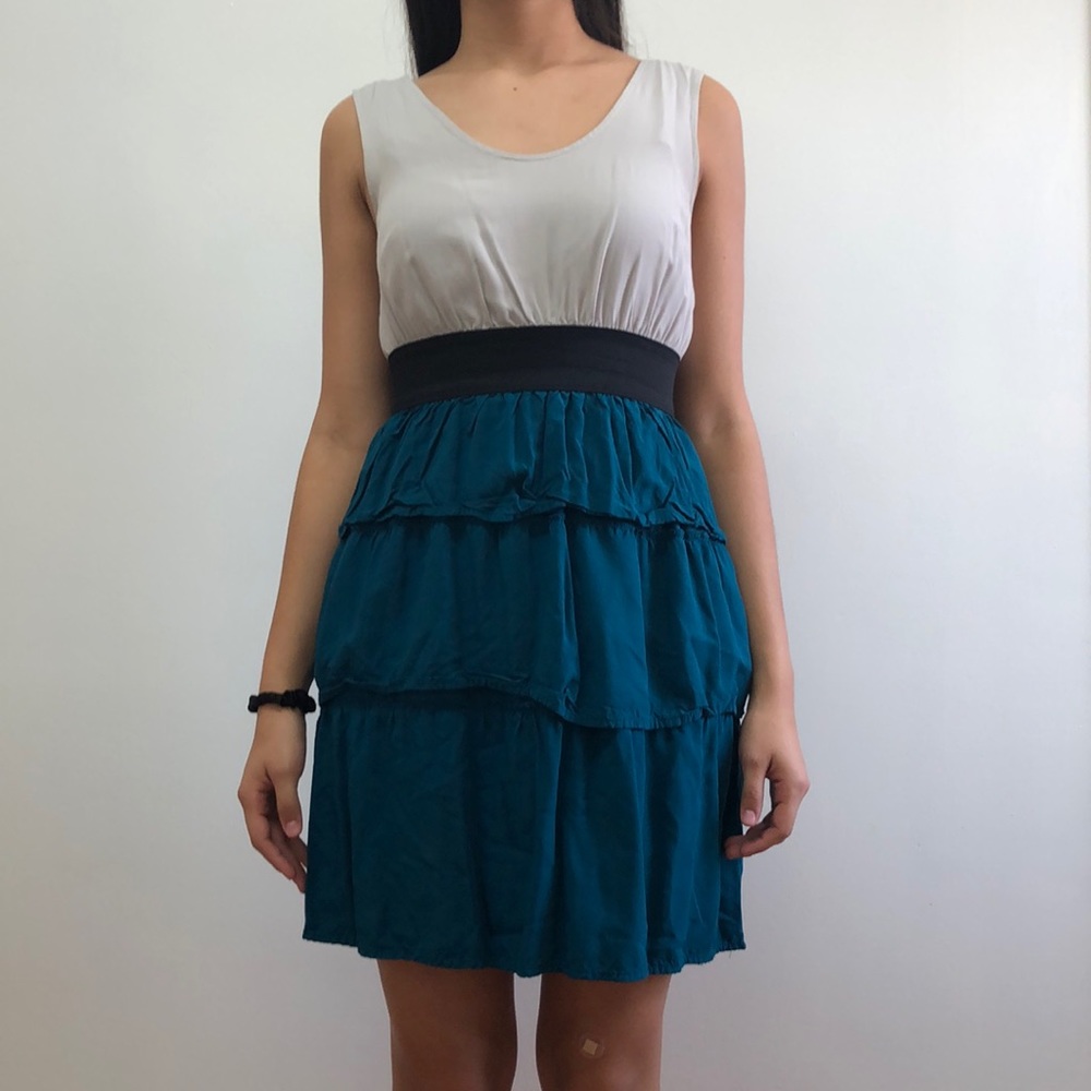Sleeveless two color dress